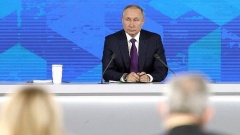 Ежегодную пресс-конференцию Президент России Владимир Путин начал с ответов на вопросы о перспективах развития экономики страны
